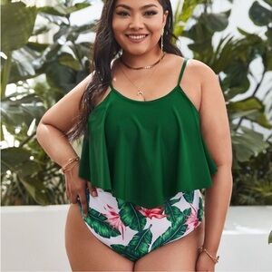 3/$10⚡️Green & White Leaf Print One Piece Plus Size Swimsuit w Ruffled Top